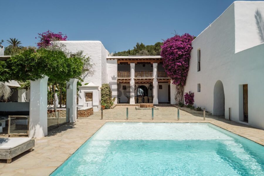 Beautiful old finca built in 1981 and restored by Blakstad Sr. for sale in San Lorenzo, Ibiza REF: CAN DANCE